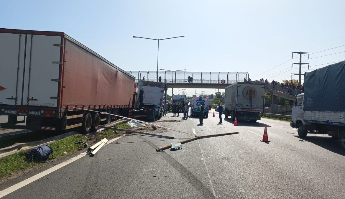 Un muerto por el choque de dos camiones en Panamericana MI PERIÓDICO